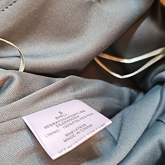 Sage green romper size S Romeo +Juliet Couture NWT - Picture 9 of 10